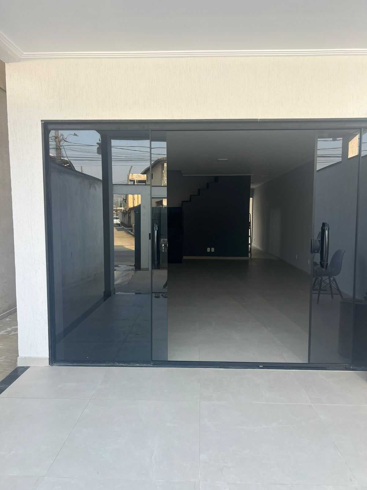 Casa à venda com 4 quartos, 180m² - Foto 2