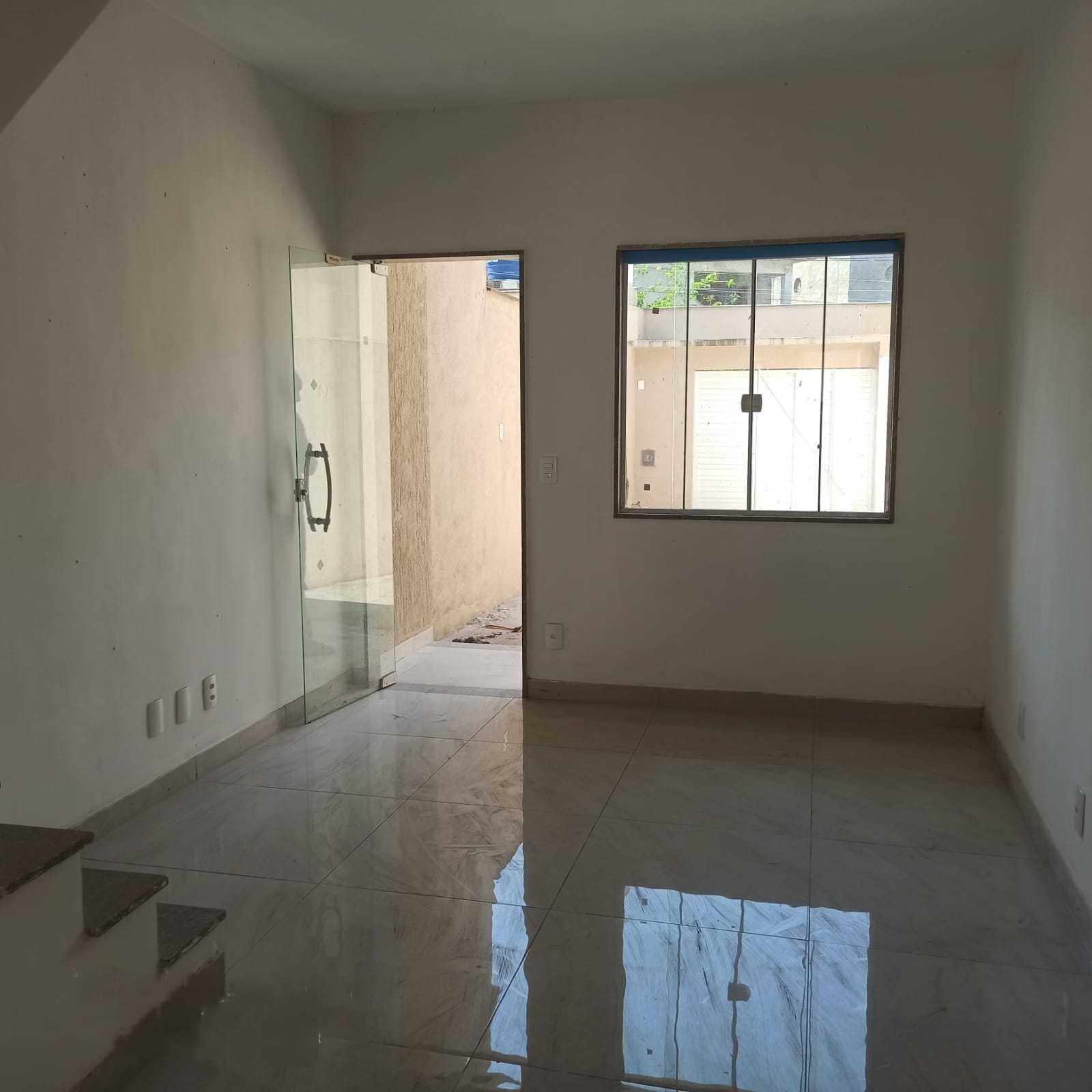 Casa à venda com 2 quartos, 70m² - Foto 4