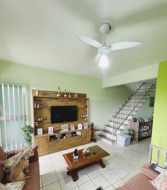 Casa à venda com 3 quartos, 160m² - Foto 1