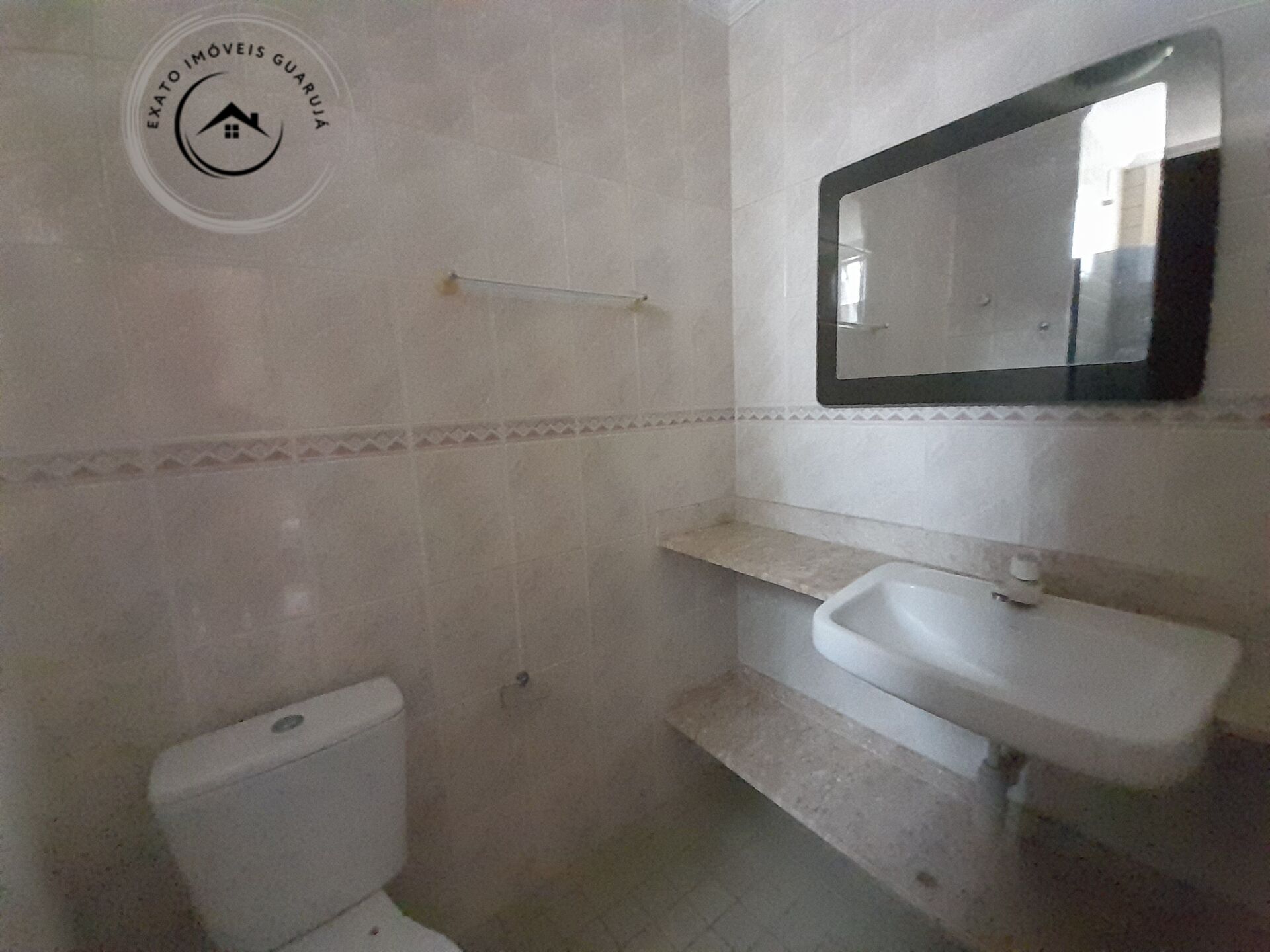 Apartamento padrão de 02 dormitórios para locação anual na p