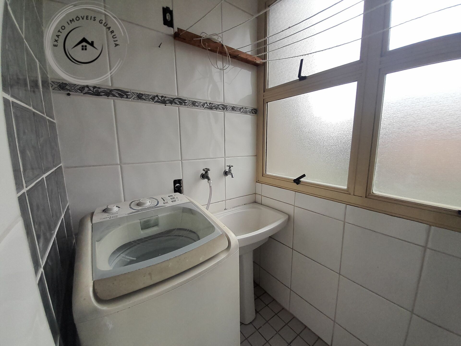 Apartamento padrão de 02 dormitórios para locação anual na p