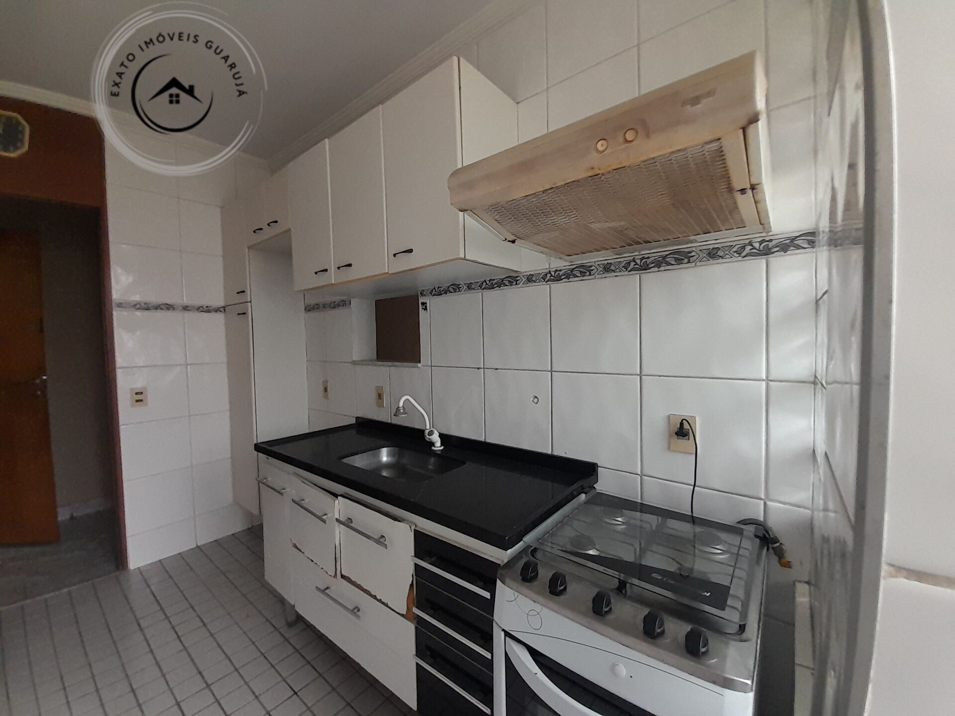 Apartamento padrão de 02 dormitórios para locação anual na p