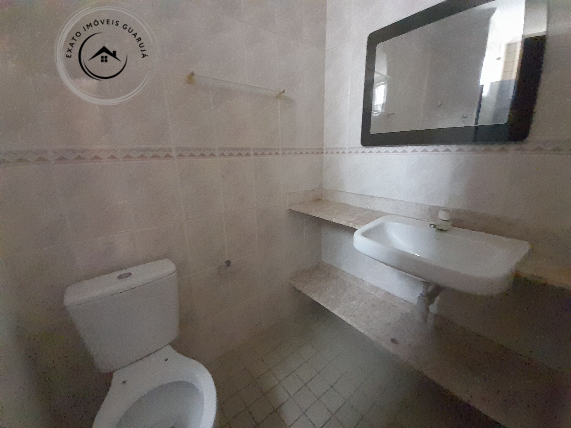 Apartamento padrão de 02 dormitórios para locação anual na p