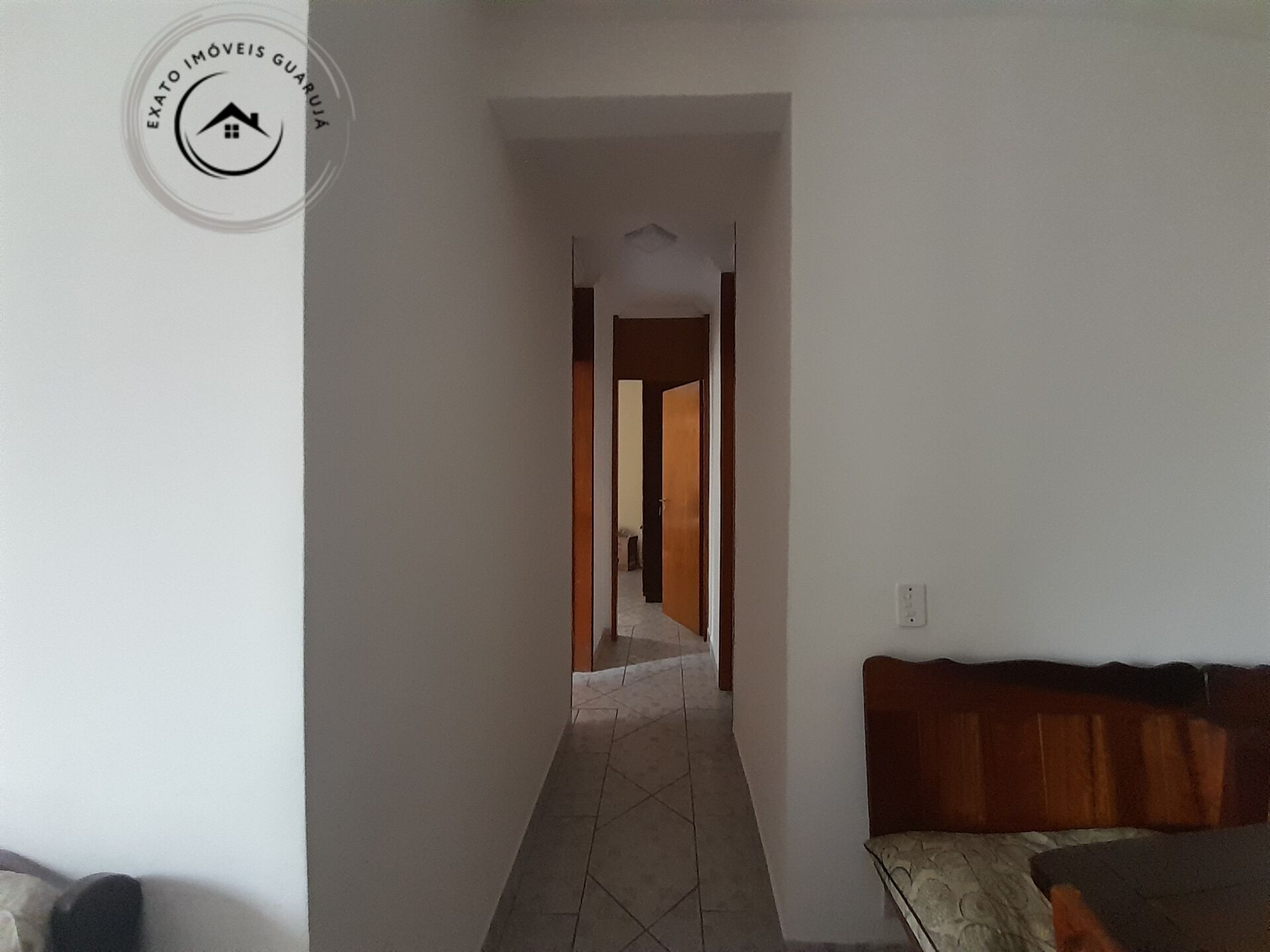 Apartamento padrão de 02 dormitórios para locação anual na p