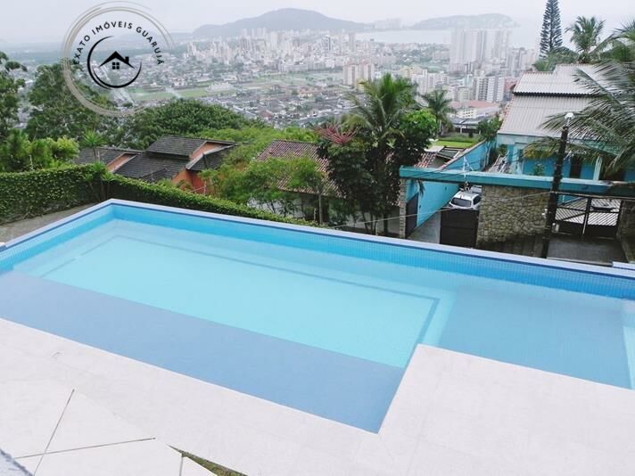 Casa em condomínio fechado na praia da enseada