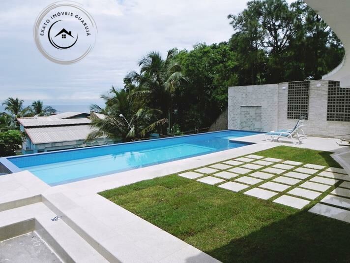 Casa em condomínio fechado na praia da enseada
