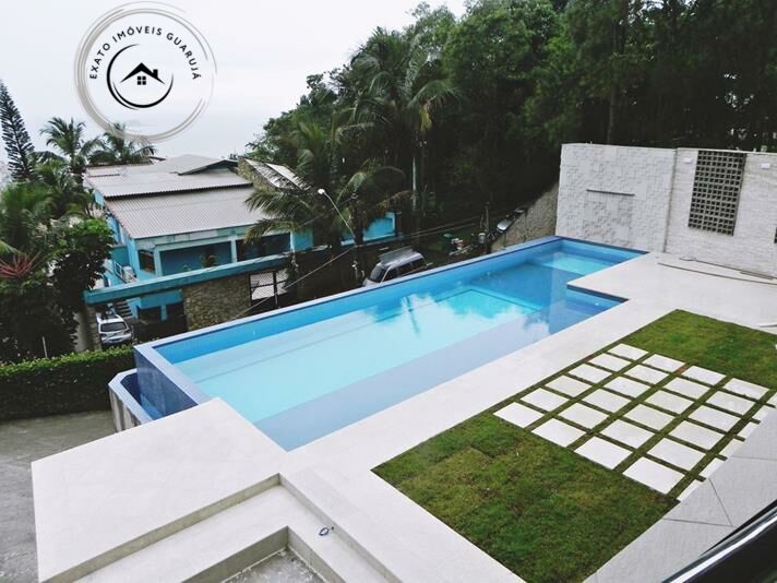 Casa em condomínio fechado na praia da enseada