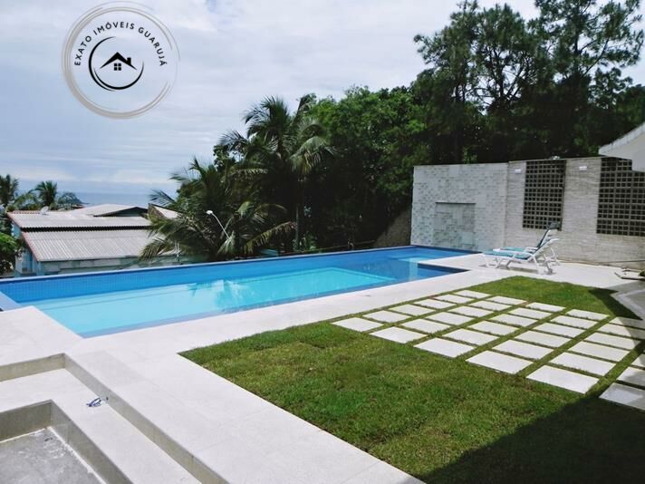 Casa em condomínio fechado na praia da enseada