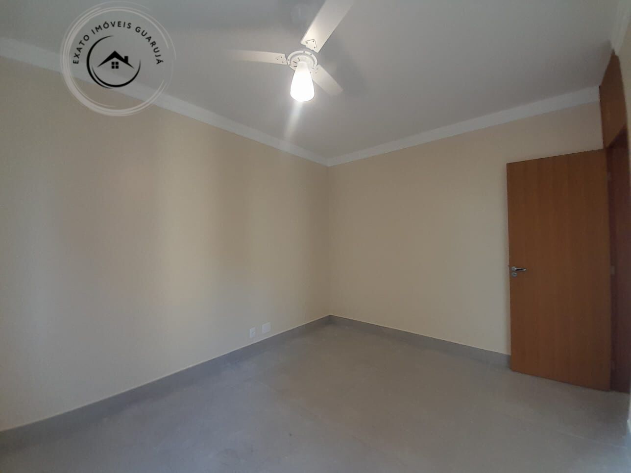 Apartamento padrão de 02 dormitórios para locação anual na p