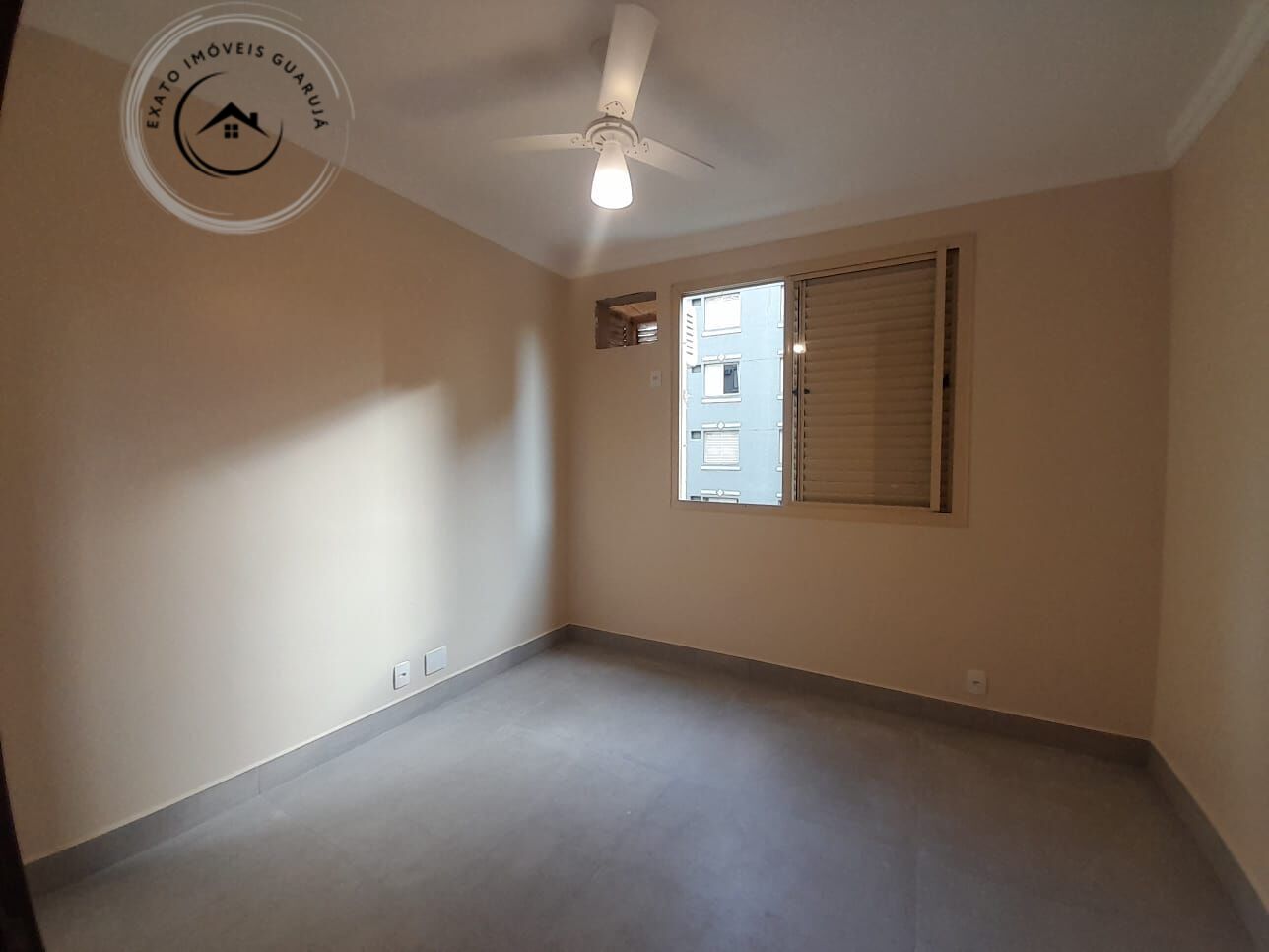 Apartamento padrão de 02 dormitórios para locação anual na p
