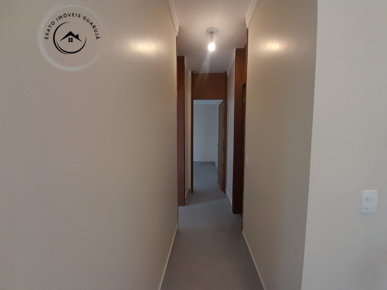 Apartamento padrão de 02 dormitórios para locação anual na p