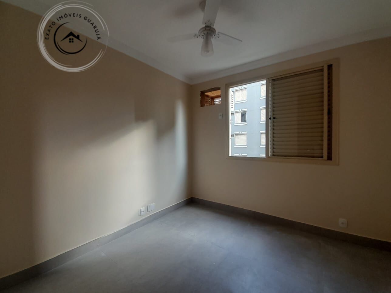 Apartamento padrão de 02 dormitórios para locação anual na p