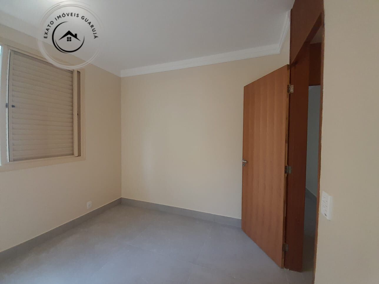 Apartamento padrão de 02 dormitórios para locação anual na p
