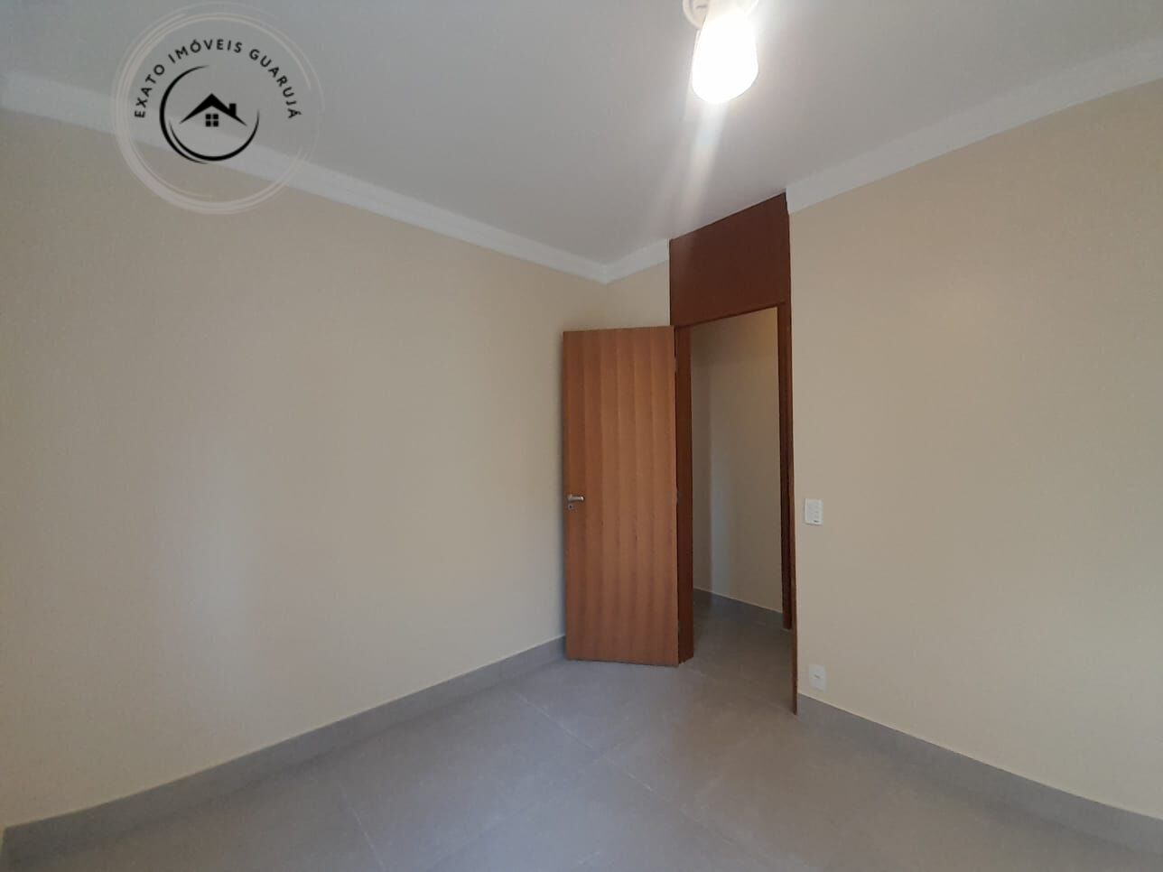 Apartamento padrão de 02 dormitórios para locação anual na p