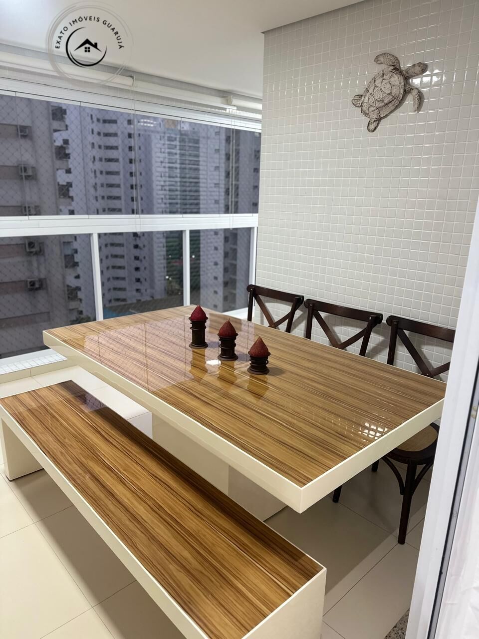 Apartamento padrão de 03 dormitórios para locação anual na p