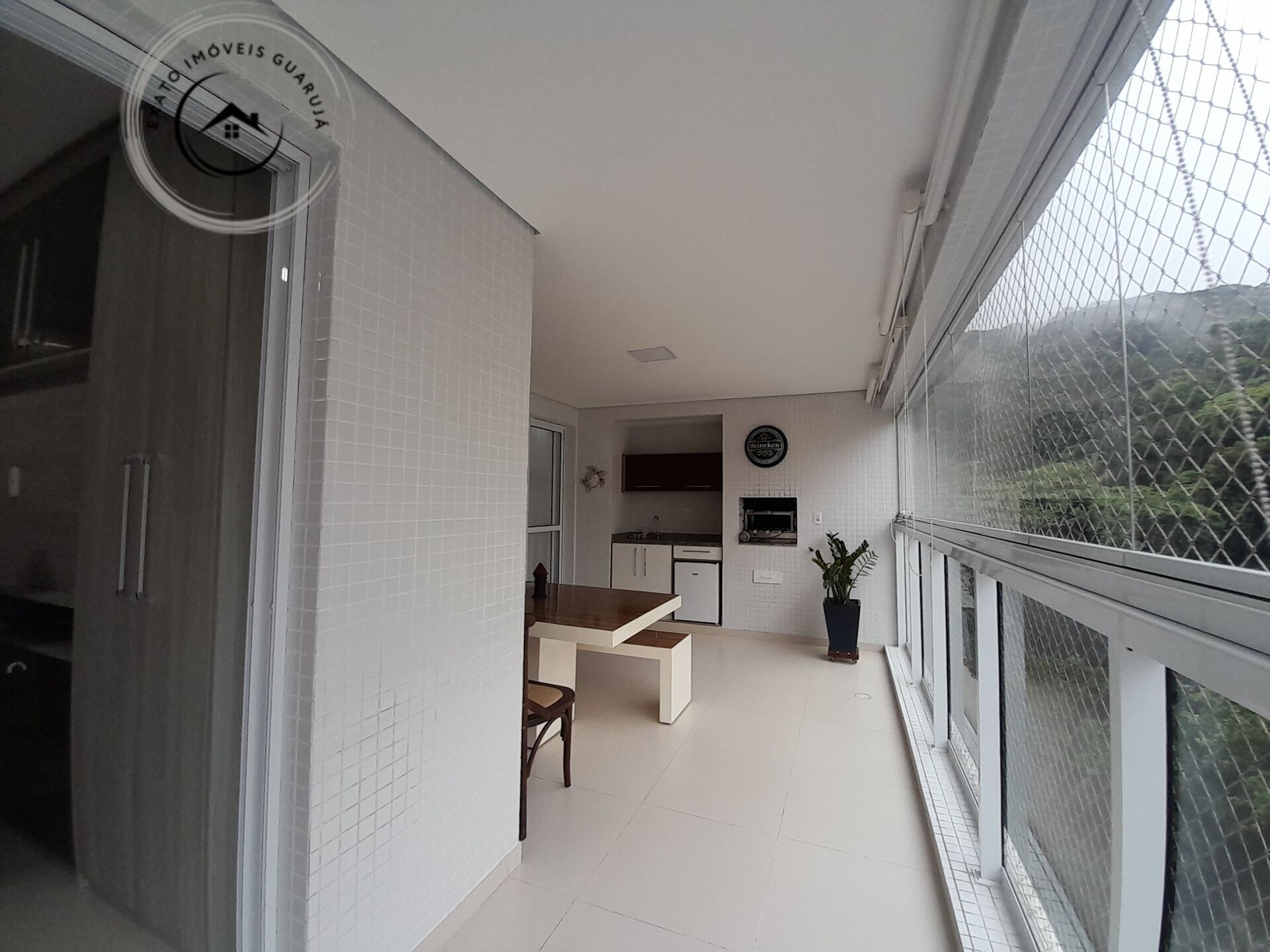 Apartamento padrão de 03 dormitórios para locação anual na p