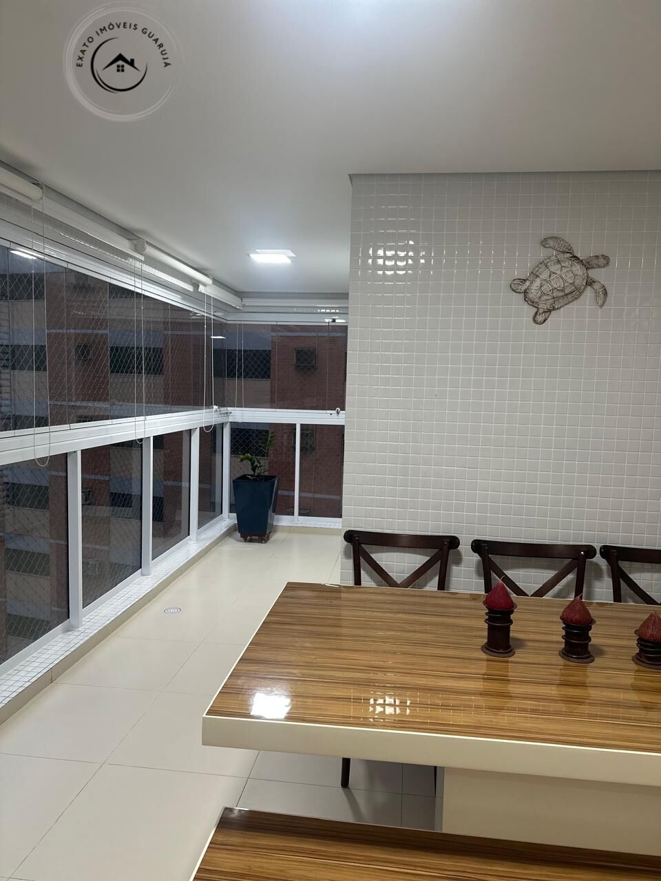 Apartamento padrão de 03 dormitórios para locação anual na p