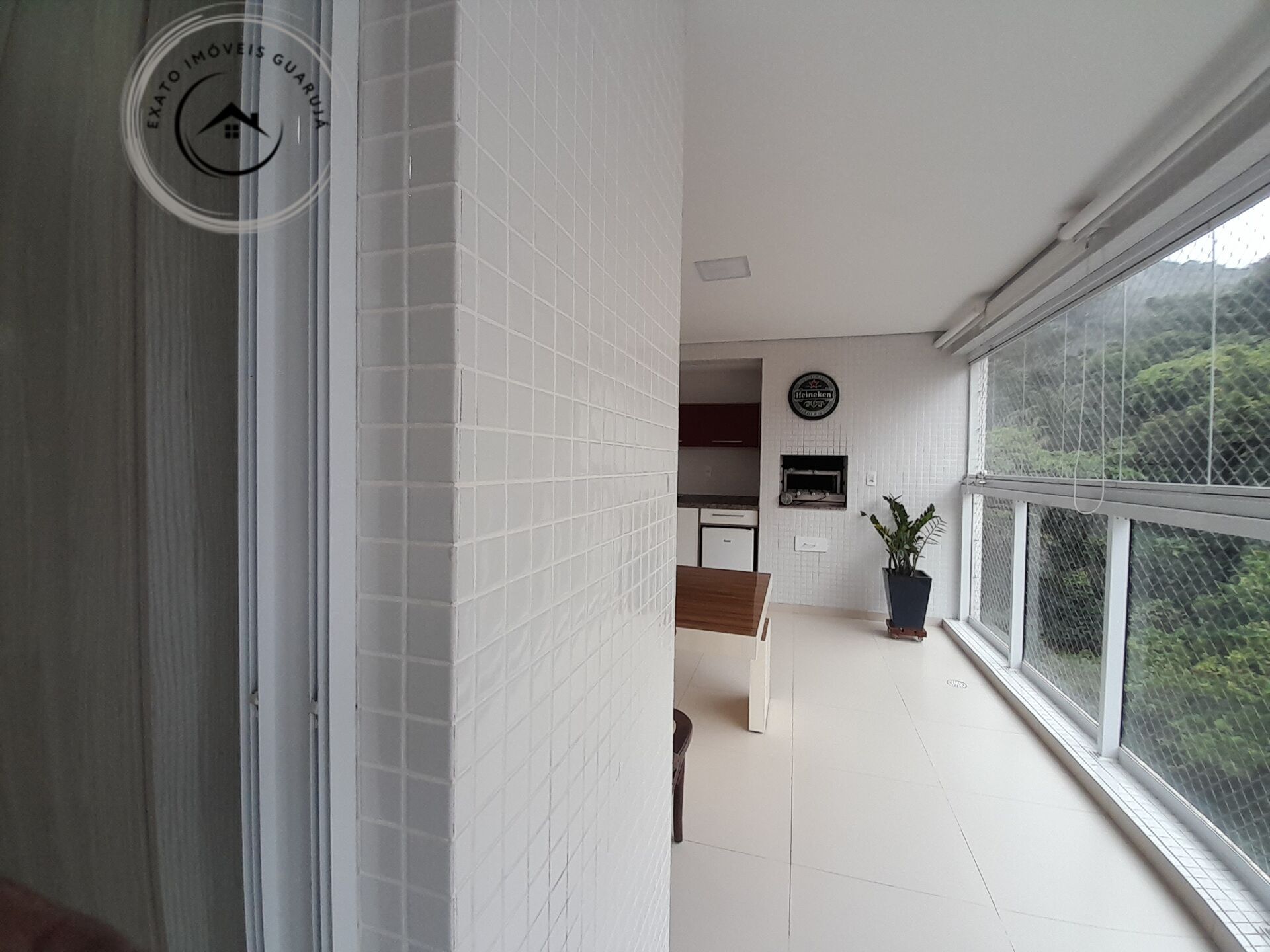 Apartamento padrão de 03 dormitórios para locação anual na p