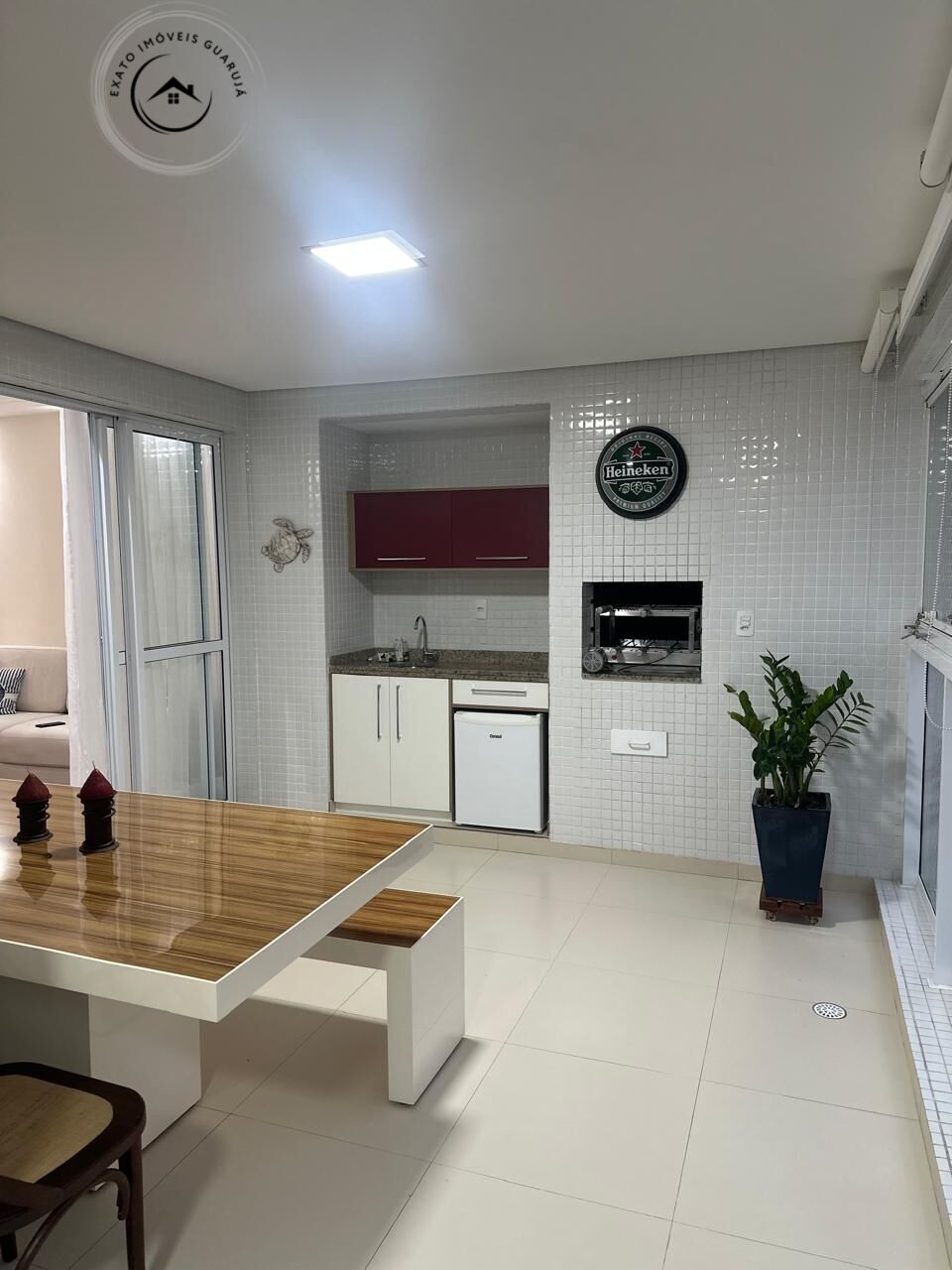 Apartamento padrão de 03 dormitórios para locação anual na p