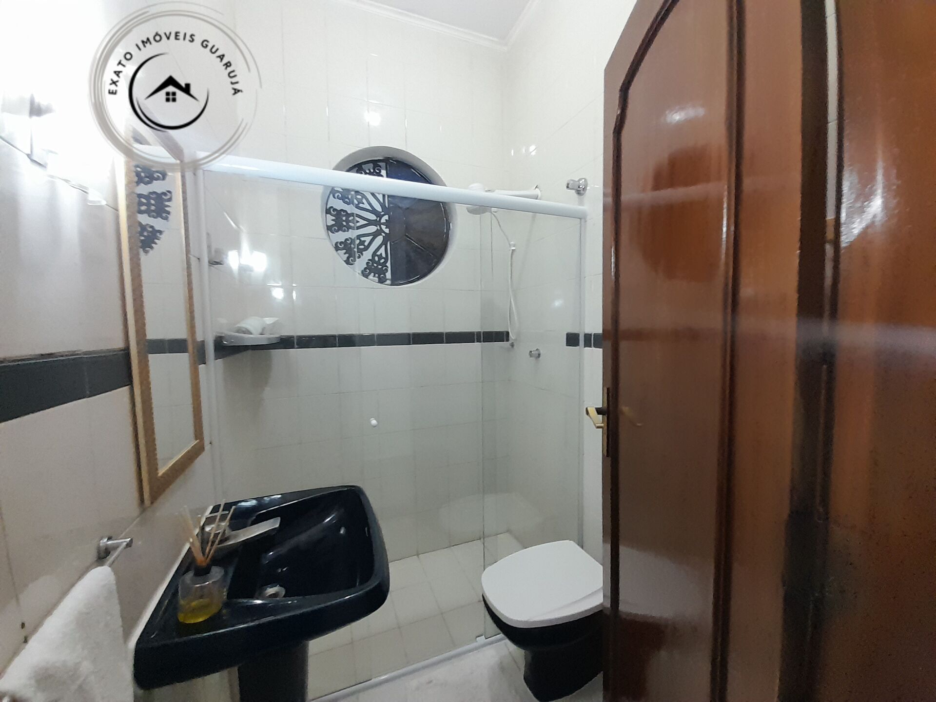Casa padrão para locação comercial nas pitangueiras.