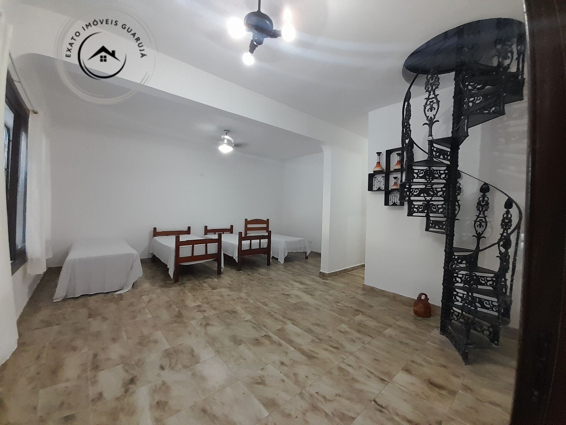 Casa padrão para locação comercial nas pitangueiras.