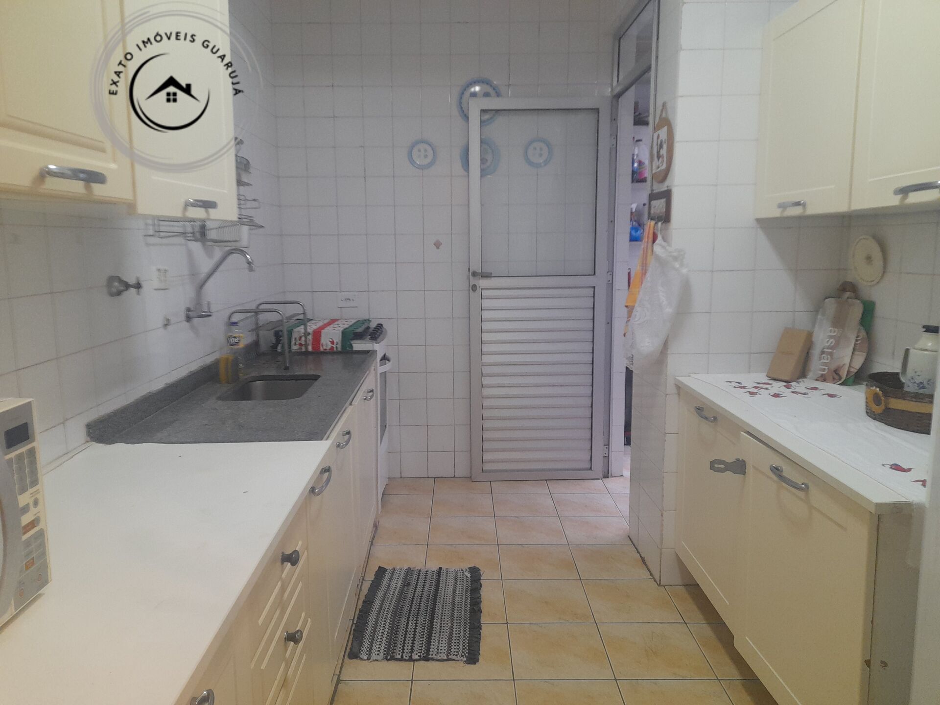 Apartamento padrão de 03 dormitórios para locação anual na p