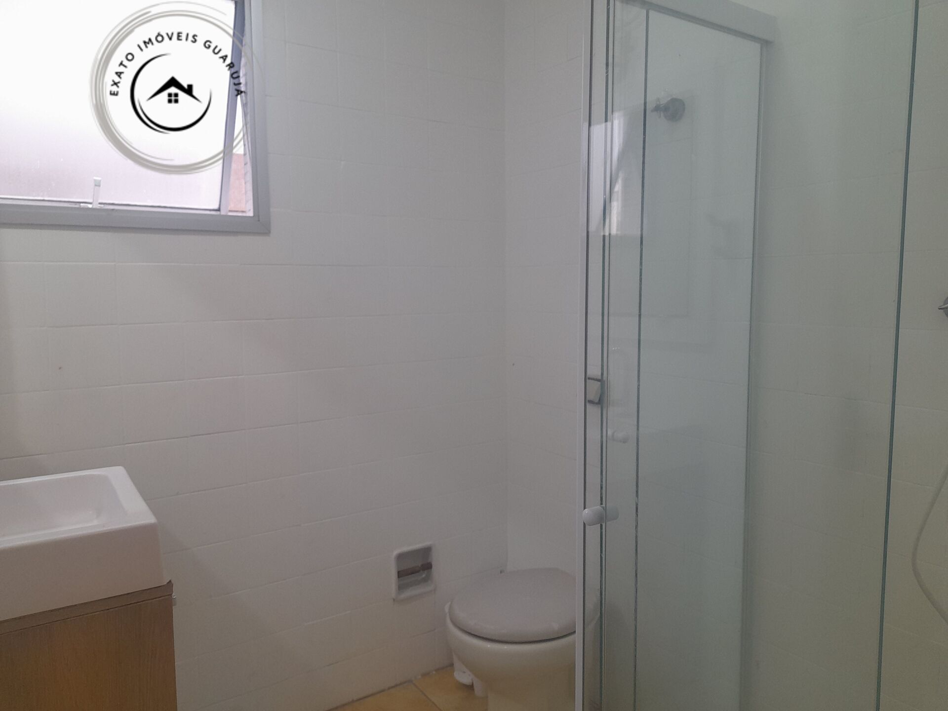 Apartamento padrão de 03 dormitórios para locação anual na p