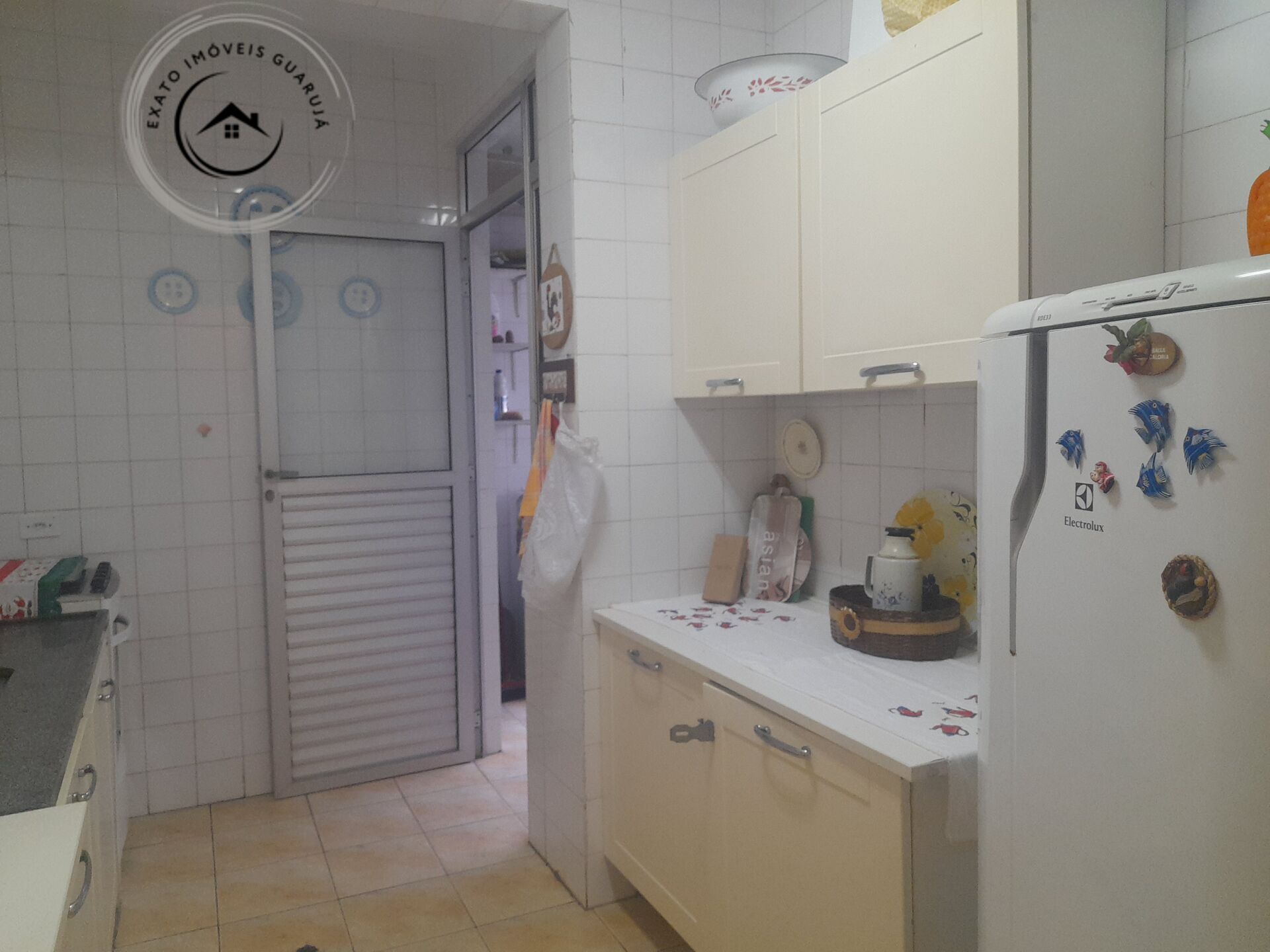 Apartamento padrão de 03 dormitórios para locação anual na p