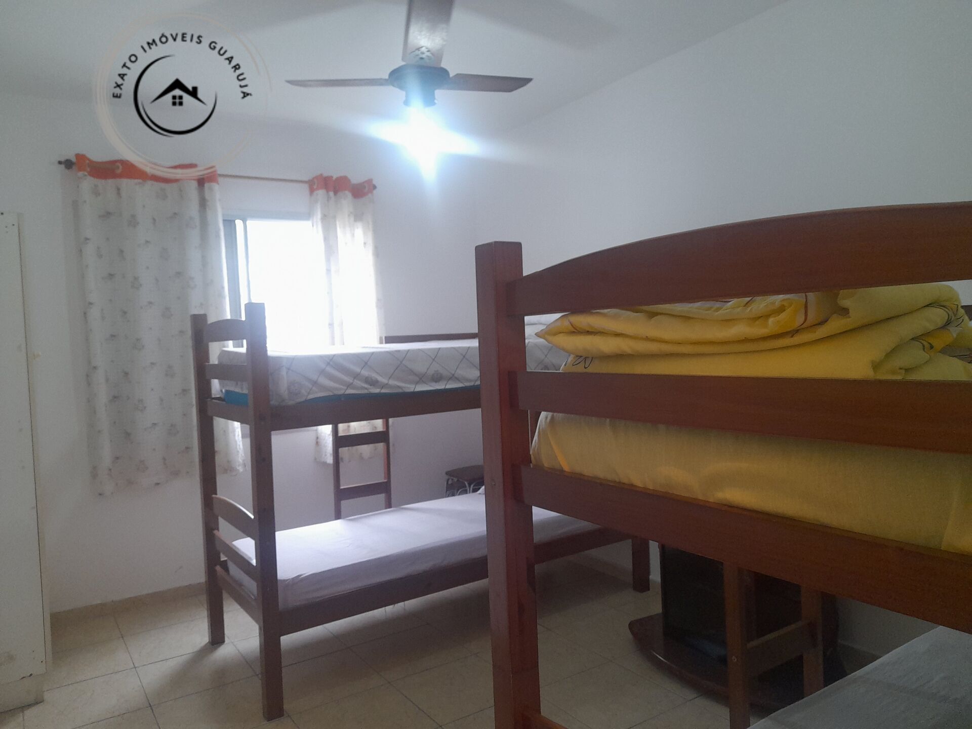 Apartamento padrão de 03 dormitórios para locação anual na p