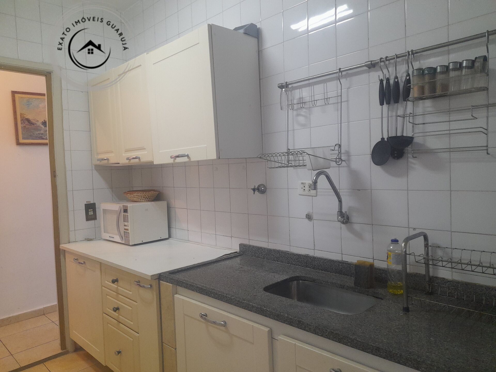 Apartamento padrão de 03 dormitórios para locação anual na p