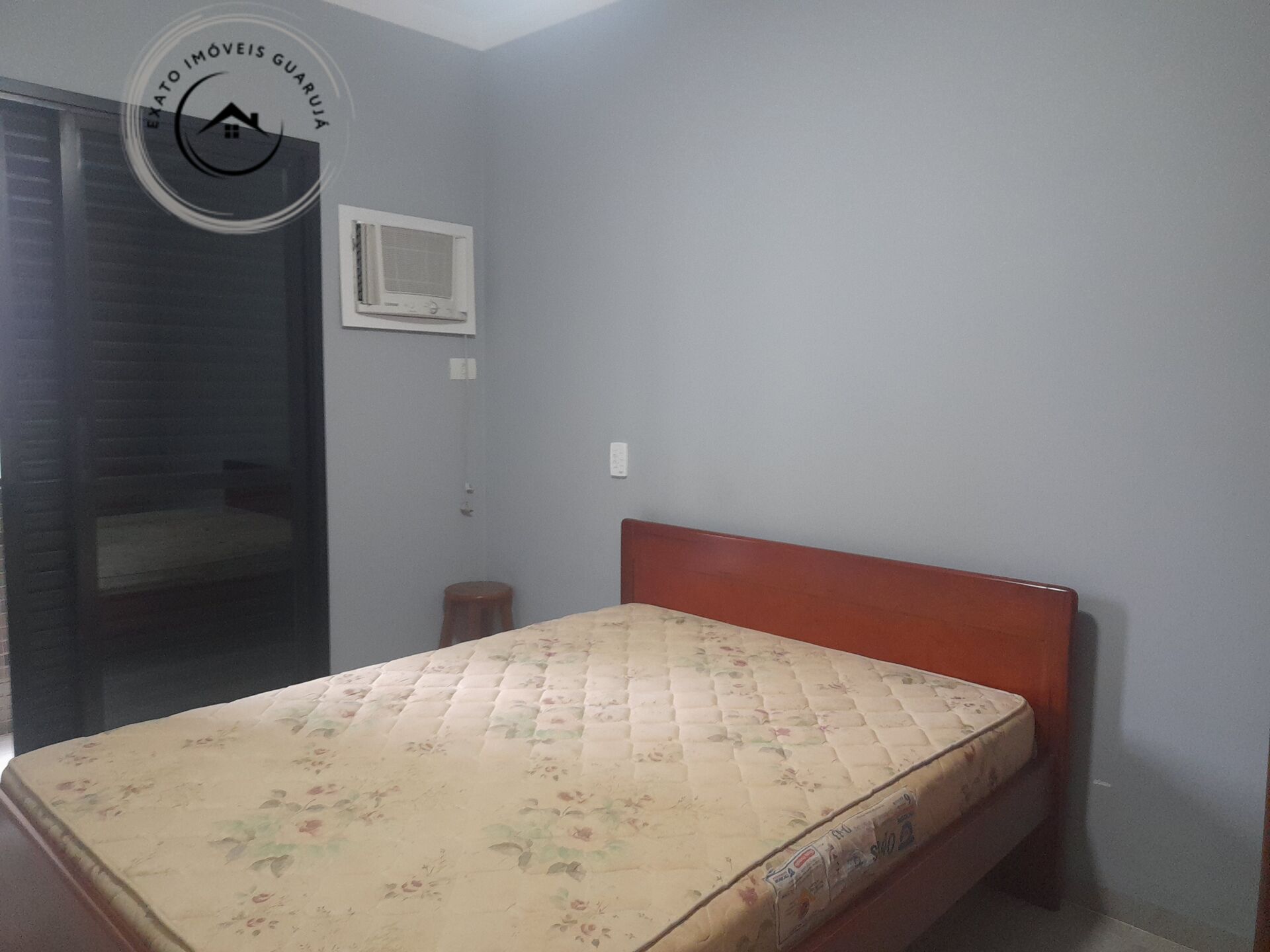 Apartamento padrão de 02 dormitórios para locação anual na p