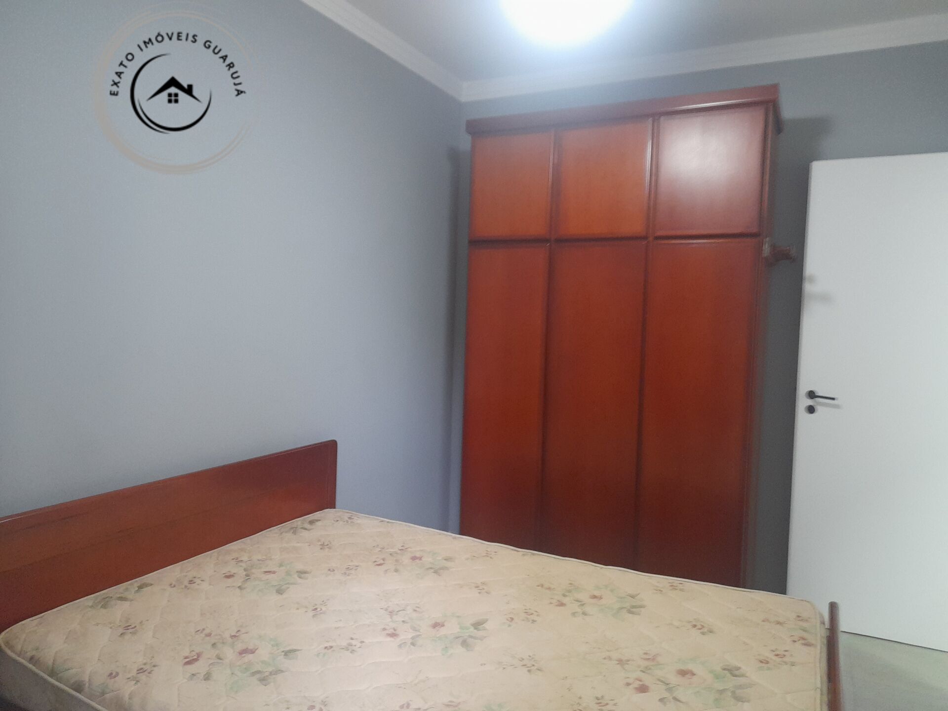 Apartamento padrão de 02 dormitórios para locação anual na p