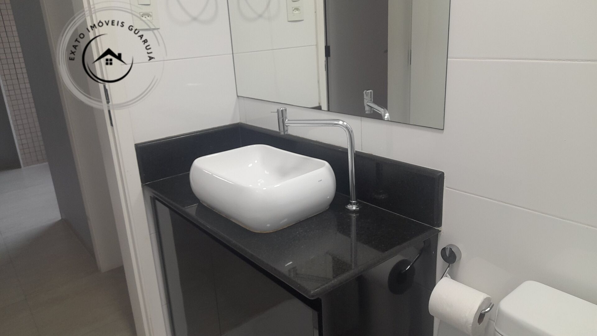 Apartamento padrão de 02 dormitórios para locação anual na p