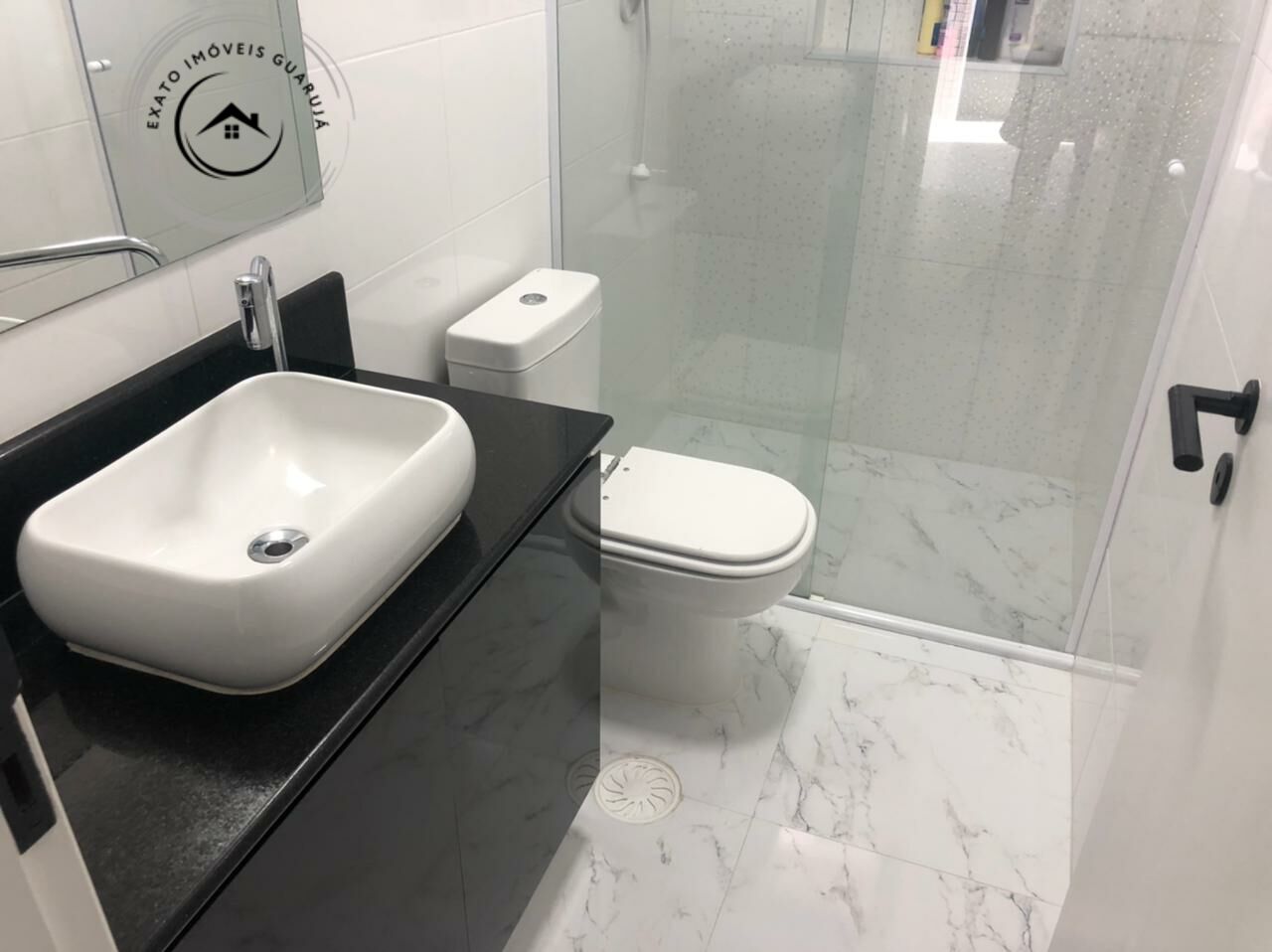 Apartamento padrão de 02 dormitórios para locação anual na p