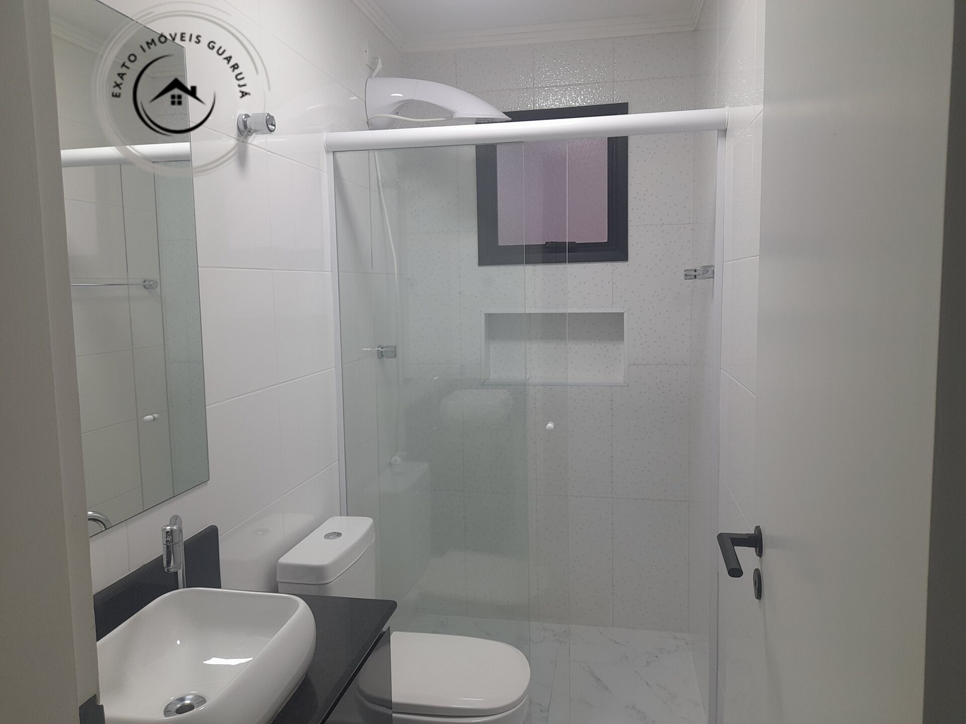 Apartamento padrão de 02 dormitórios para locação anual na p