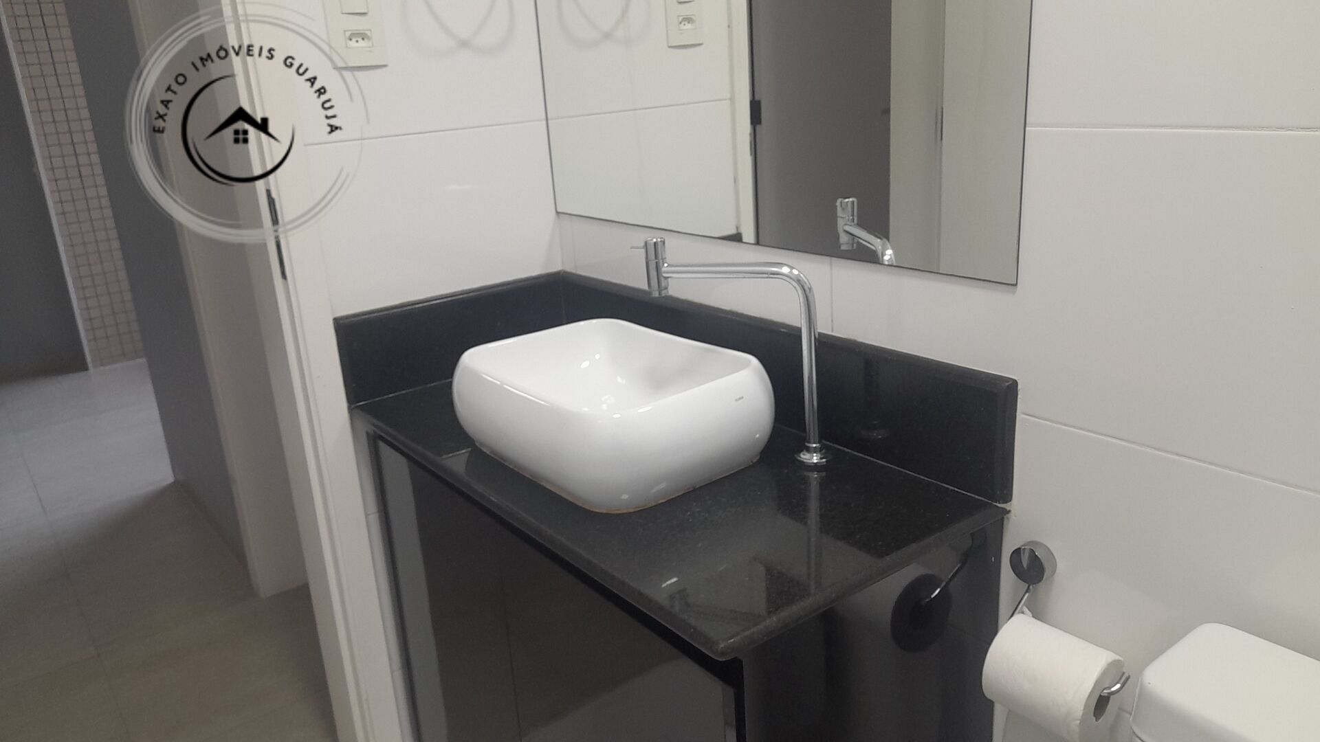 Apartamento padrão de 02 dormitórios para locação anual na p