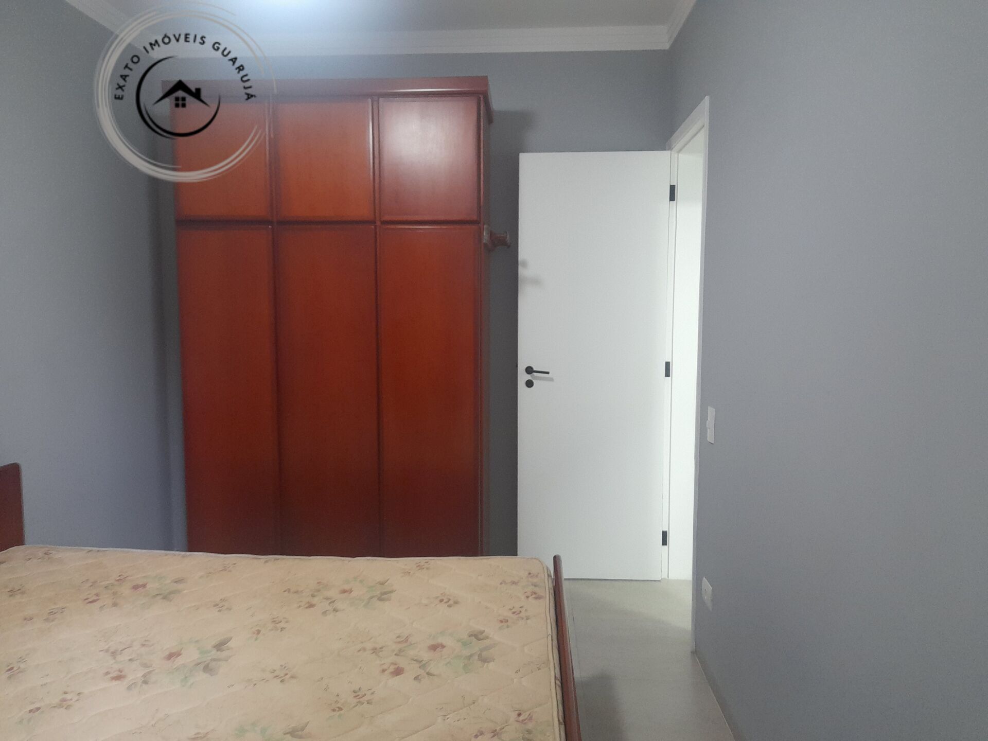 Apartamento padrão de 02 dormitórios para locação anual na p