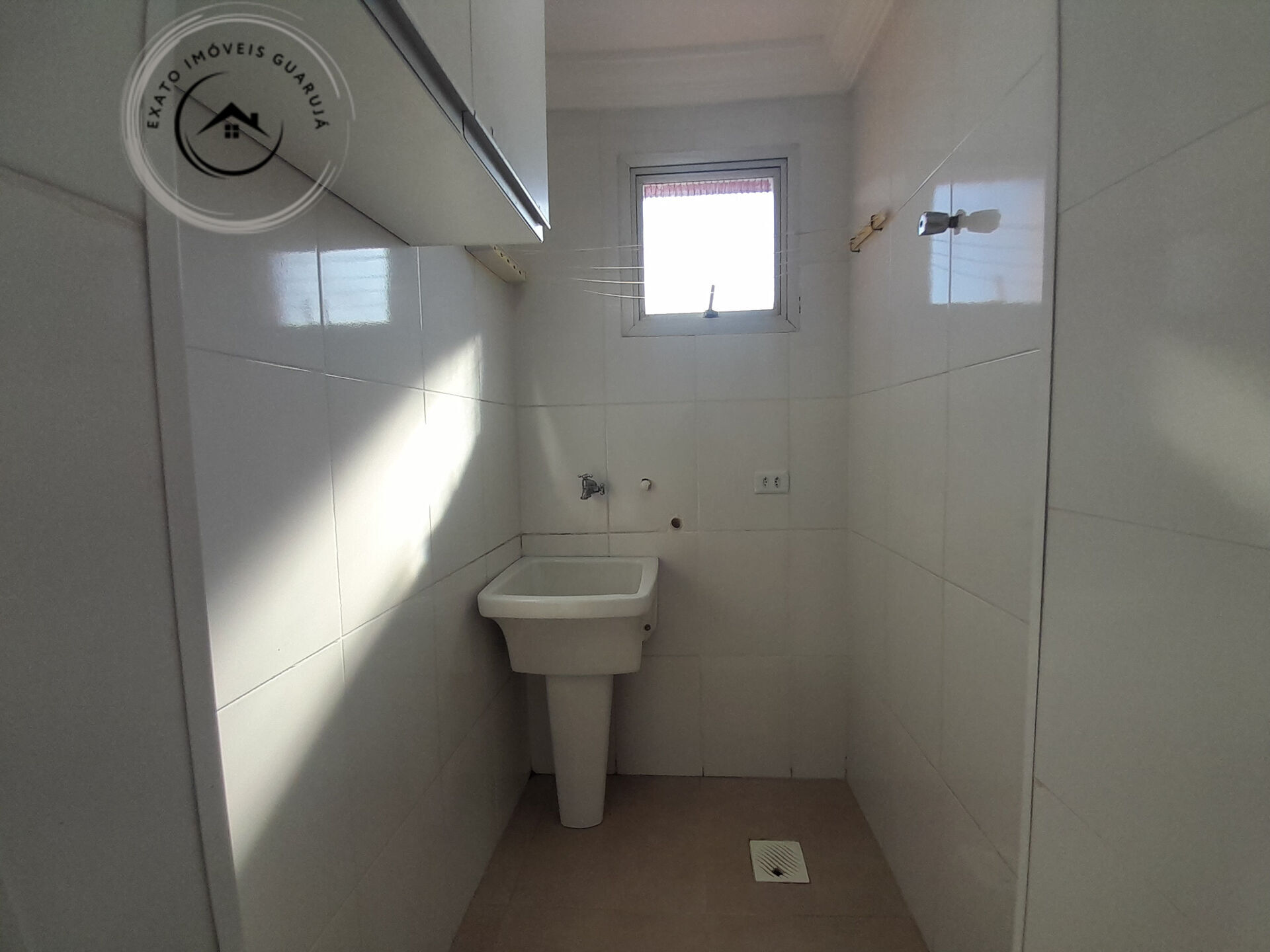 Apartamento padrão de 02 dormitórios para locação anual na p