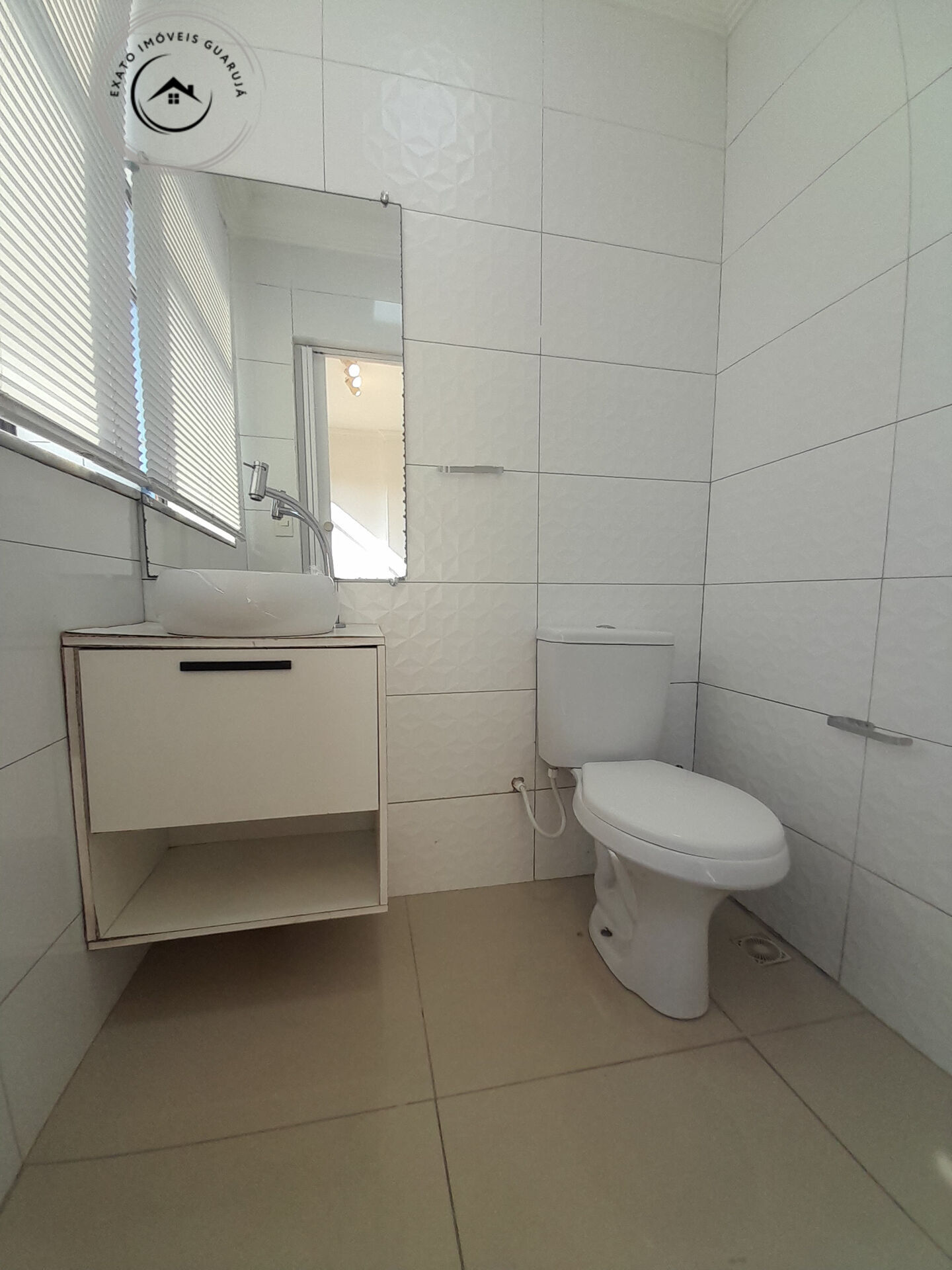 Apartamento padrão de 02 dormitórios para locação anual na p
