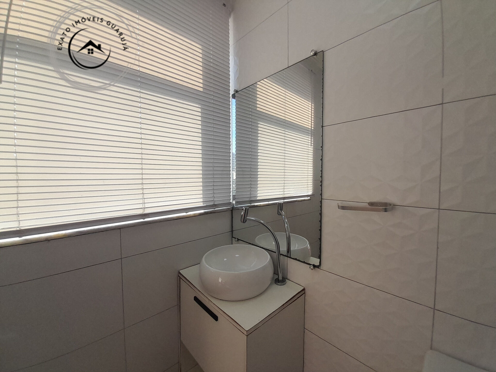 Apartamento padrão de 02 dormitórios para locação anual na p