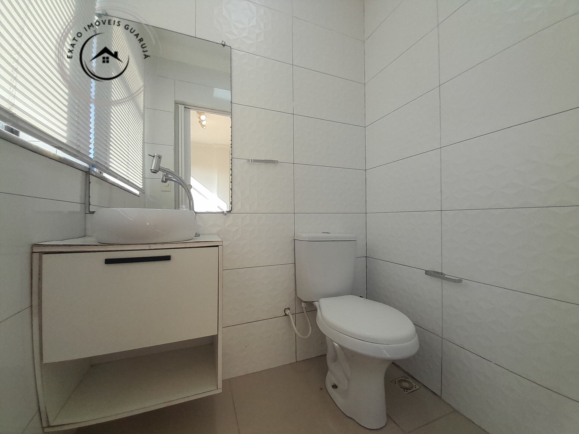 Apartamento padrão de 02 dormitórios para locação anual na p