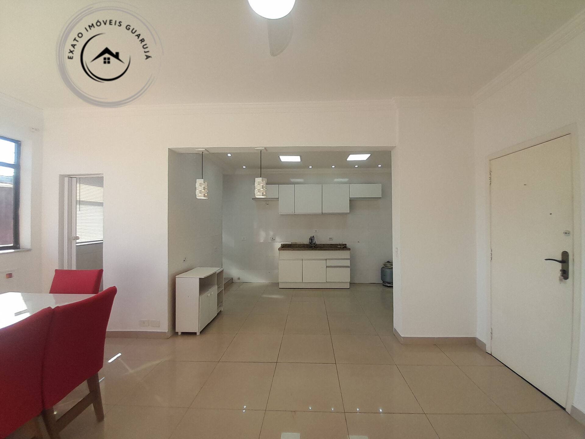 Apartamento padrão de 02 dormitórios para locação anual na p