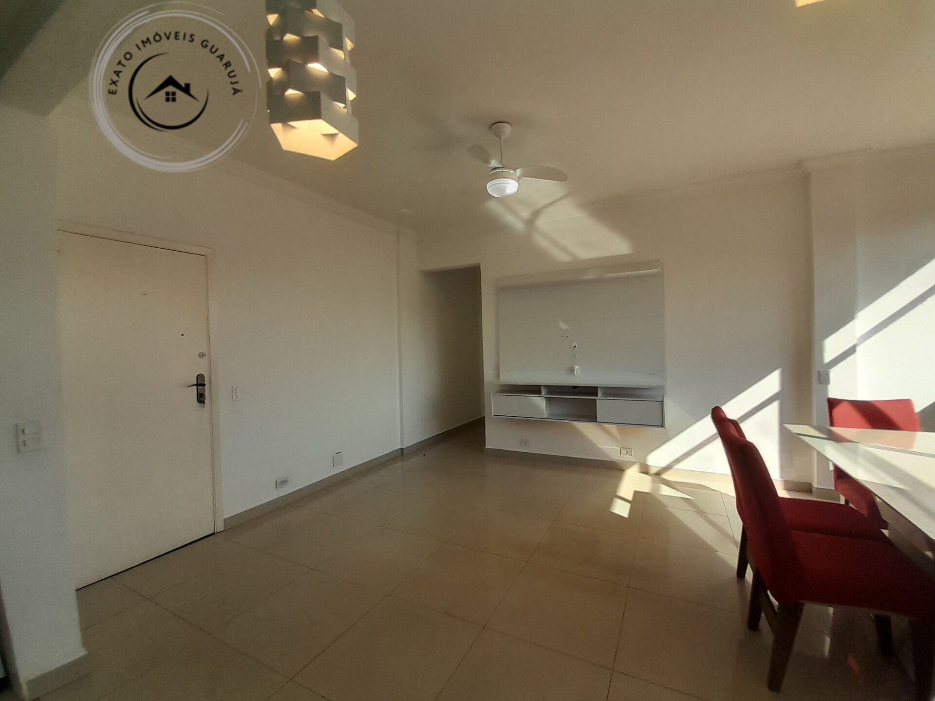 Apartamento padrão de 02 dormitórios para locação anual na p
