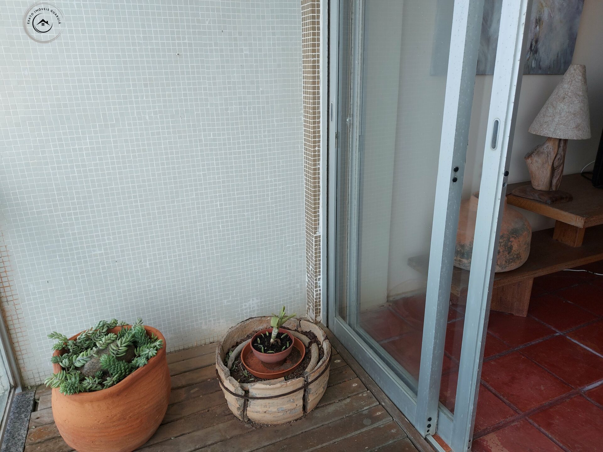Apartamento alto padrão frente ao mar de 03 dormitórios para