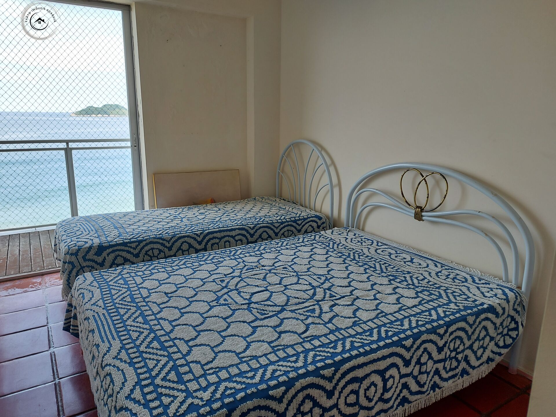 Apartamento alto padrão frente ao mar de 03 dormitórios para