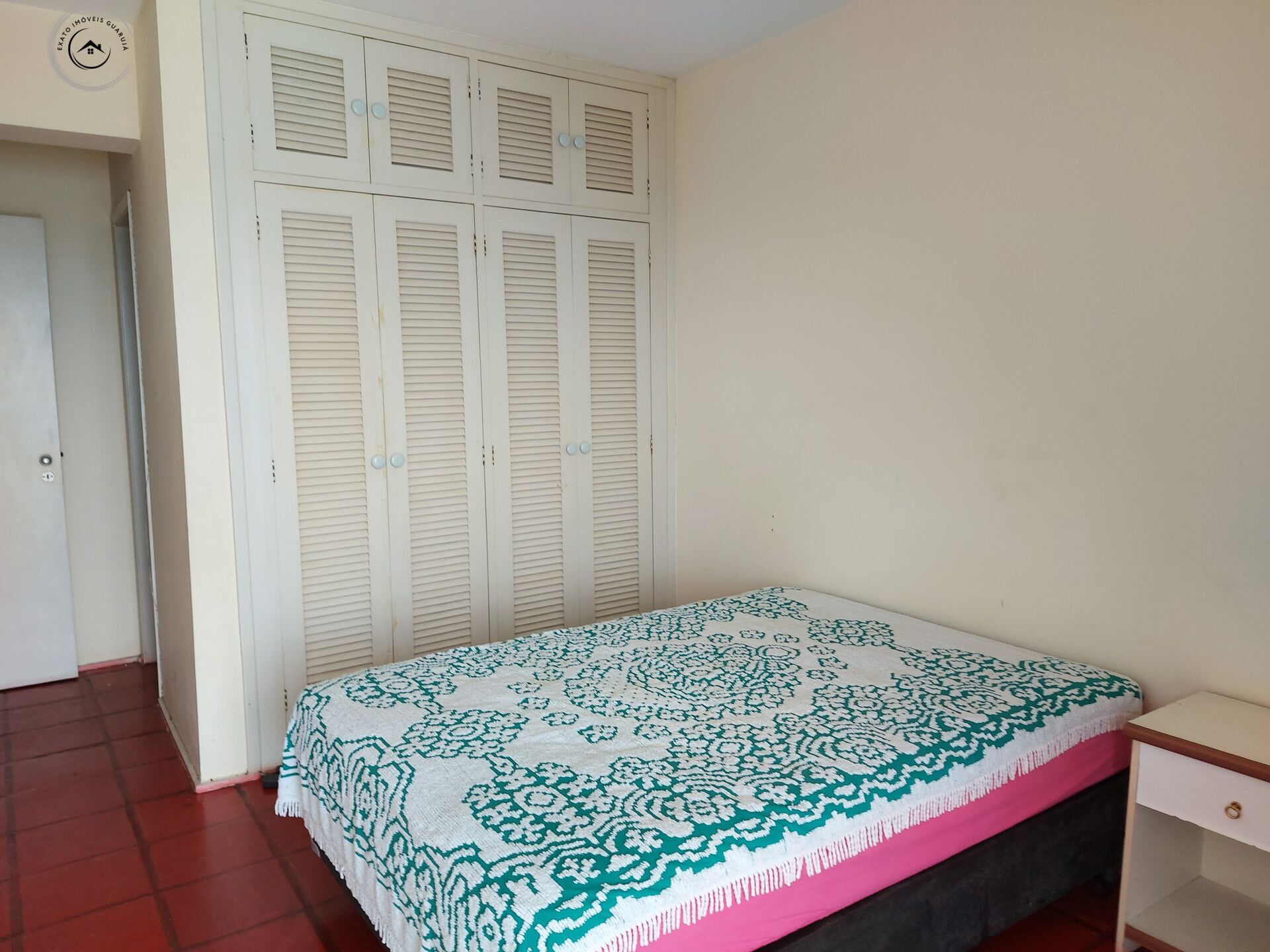 Apartamento alto padrão frente ao mar de 03 dormitórios para