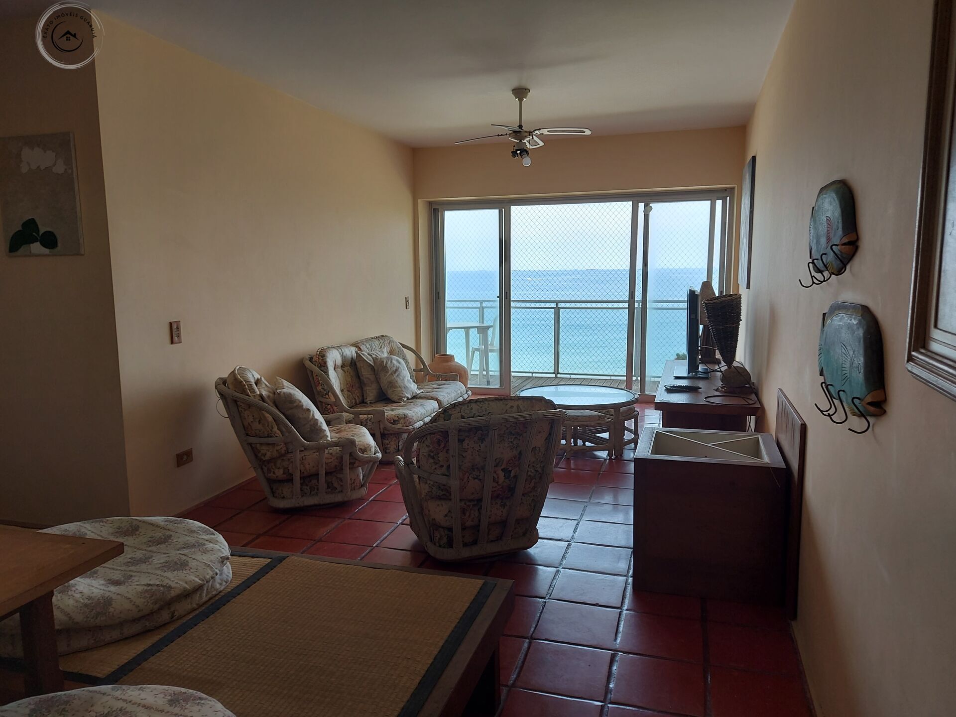Apartamento alto padrão frente ao mar de 03 dormitórios para