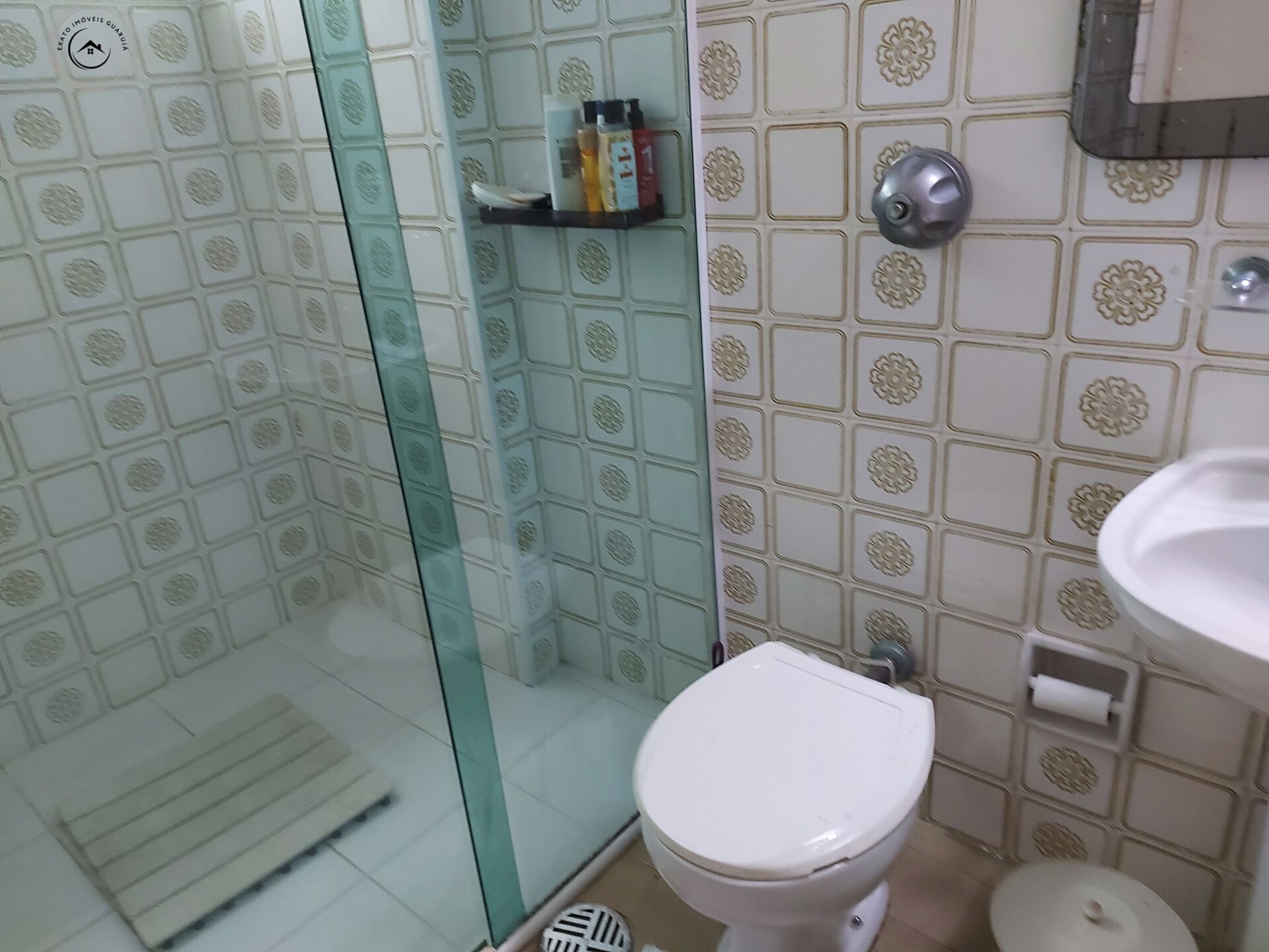 Apartamento alto padrão frente ao mar de 03 dormitórios para