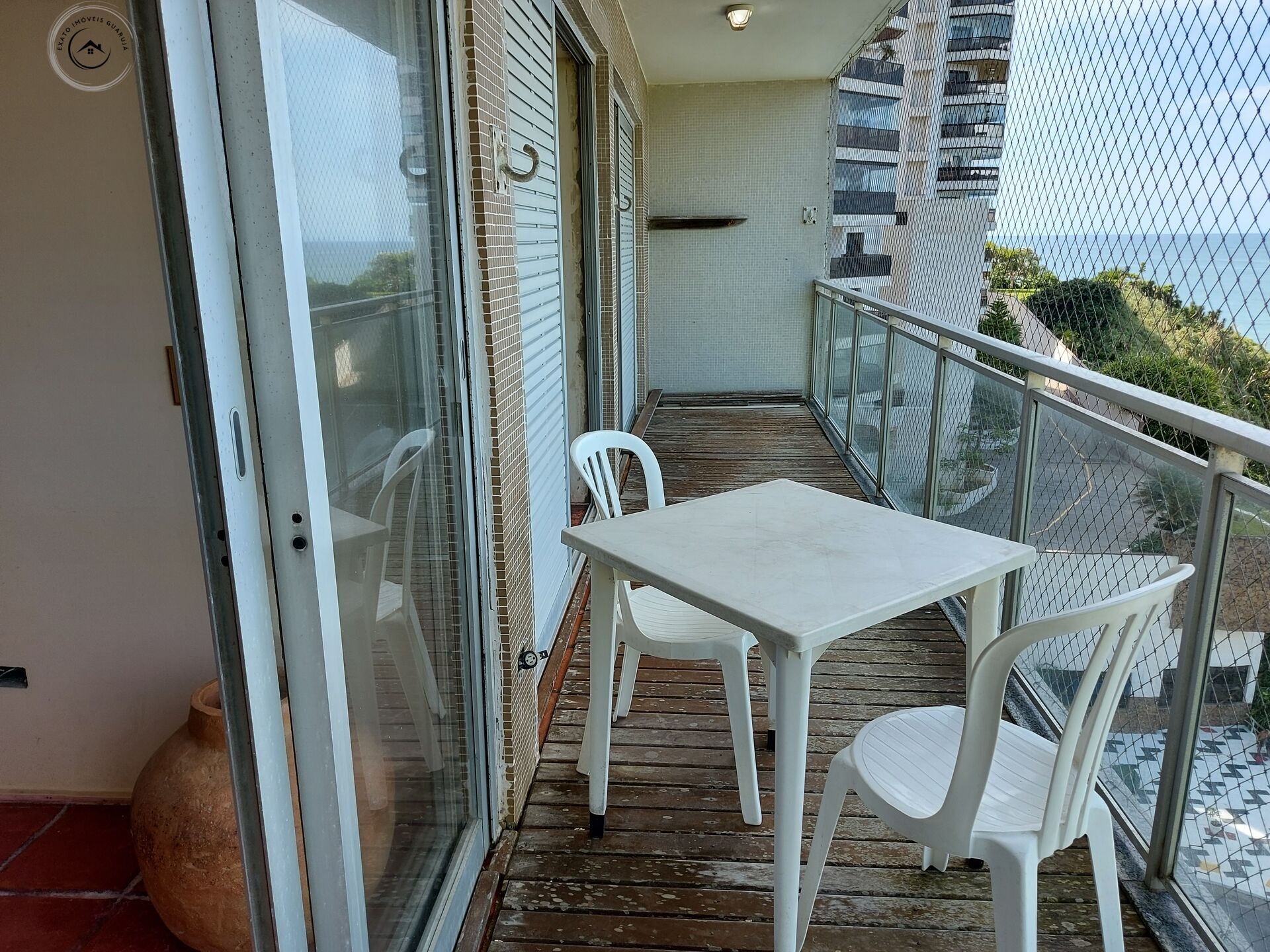 Apartamento alto padrão frente ao mar de 03 dormitórios para