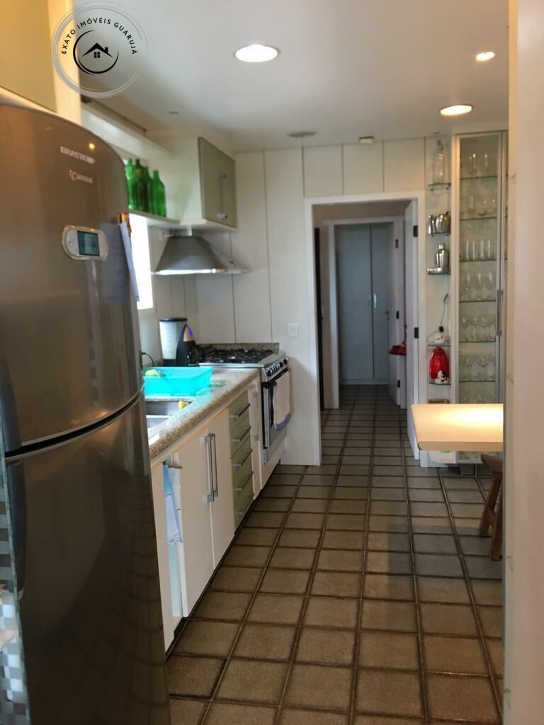 Casa em condomínio fechado na praia da enseada guarujá.